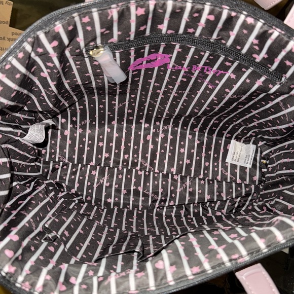 Betsey x Betsey Johnson black & rainbow heart quilted tote bag NWT - Picture 6 of 9